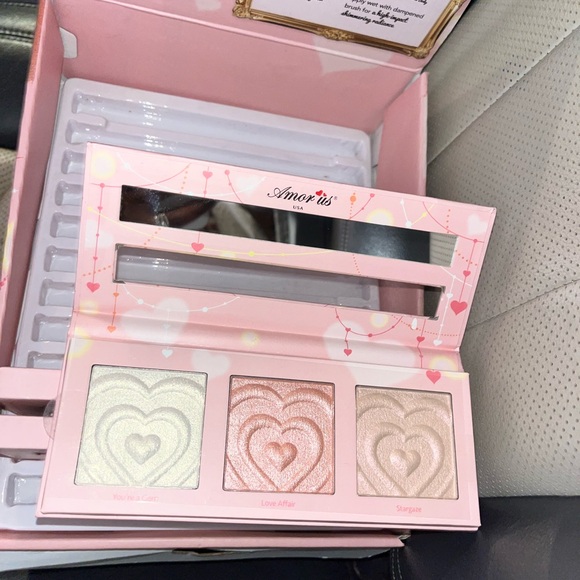 Highlighter pallet - Picture 2 of 7